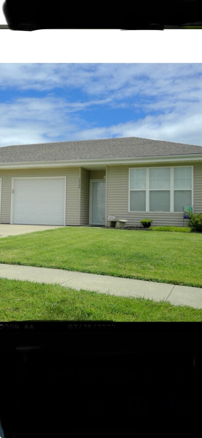 Photo - 2908 SE Walnut Dr Townhome