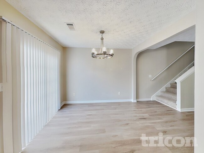 Photo - 1740 Formosa Ln