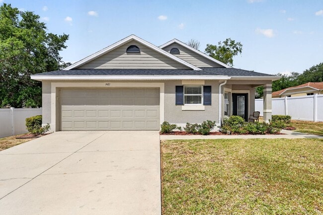 Building Photo - 3/2 Home on a Cul-de-Sac with Beautiful Yard!
