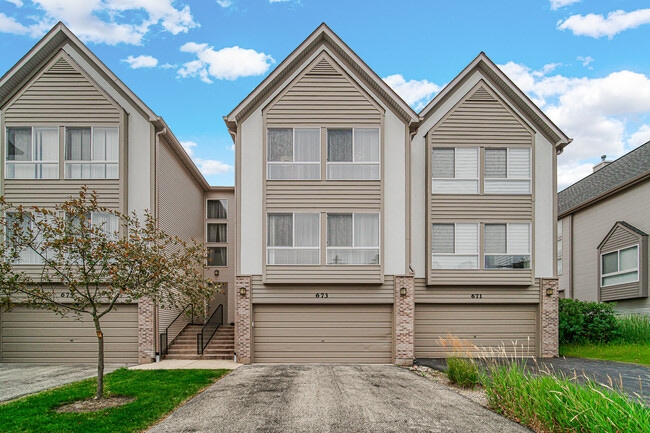Building Photo - 673 Fountainview Dr