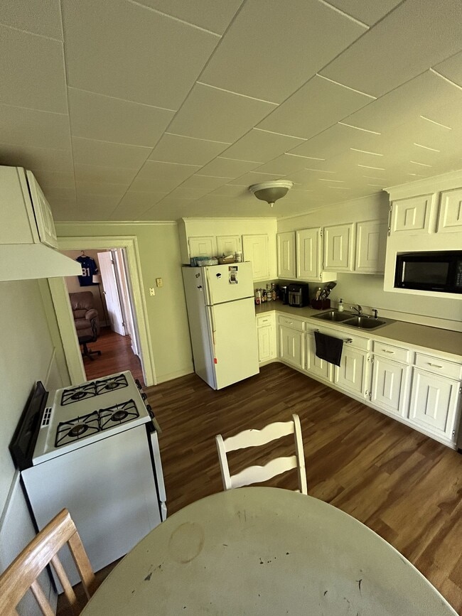 Photo - 117 Nicoll St Unit #3