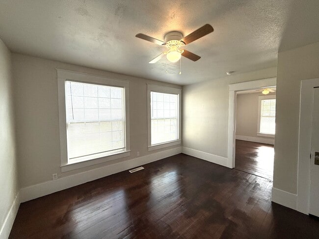 Photo - 524 Carter St SE