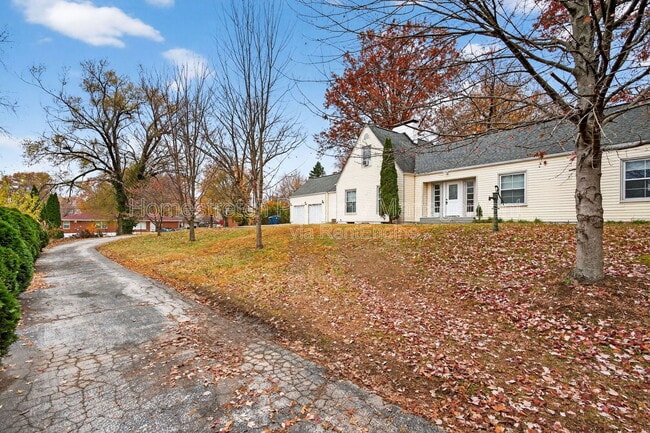 Photo - 5 Van Crest Ln