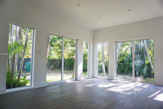 Photo - 2450 SW 19th Ave