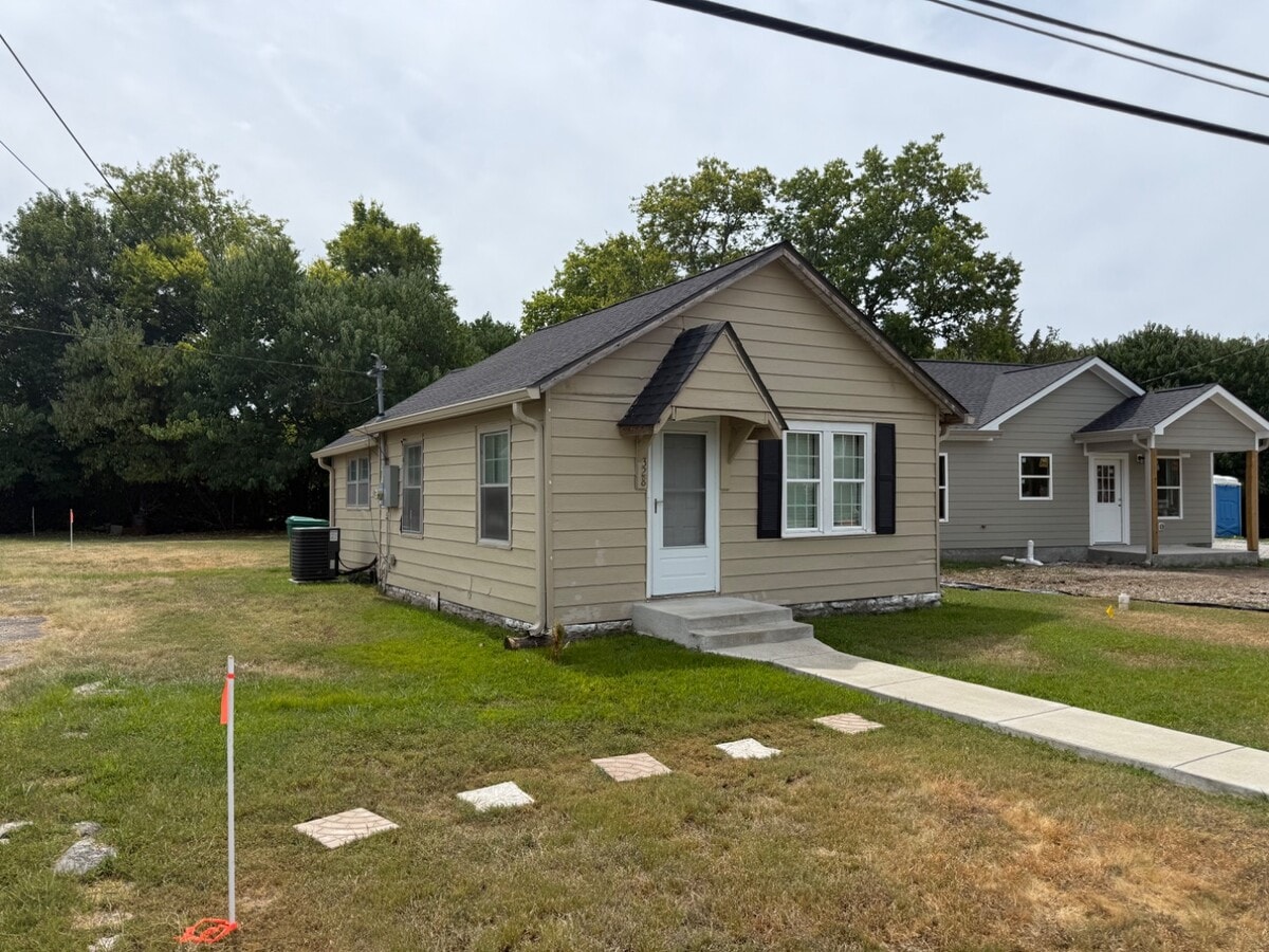 Photo - 328 W Adams St