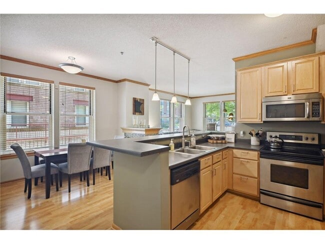 600 N 2nd St Unit 100
