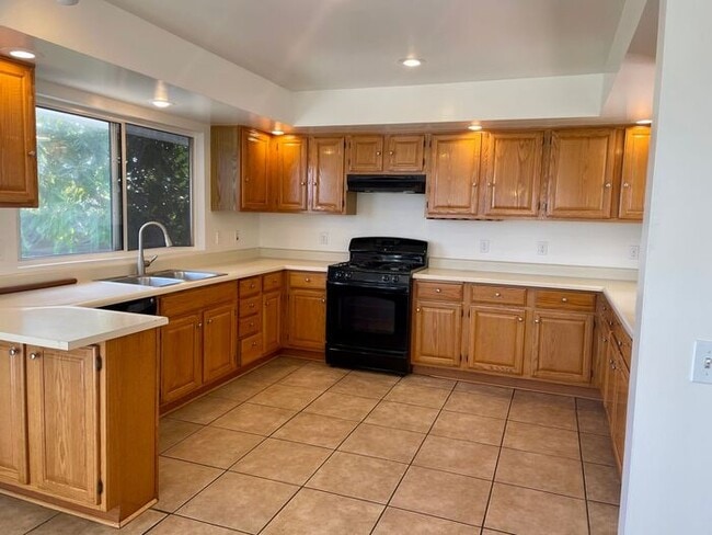 3 Bedroom Home Country Living in Santa Barbara - Pets Considered - Available Now