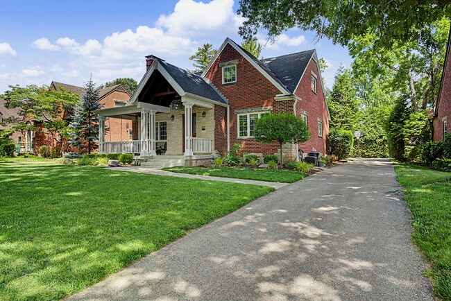 Building Photo - 333 E Thruston Blvd