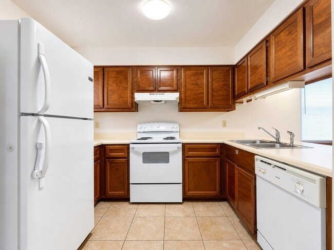 Photo - 208 Third St SE
