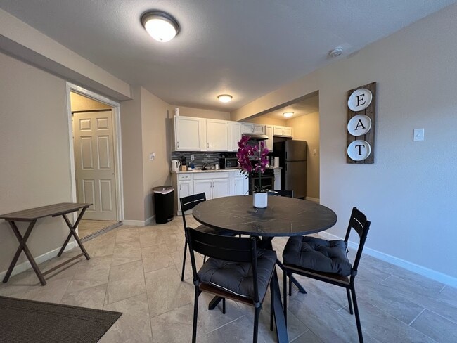 Building Photo - 122 Rilla Vista Dr Unit 2