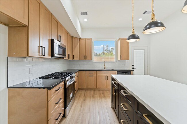 Photo - 8048 Sunbury St