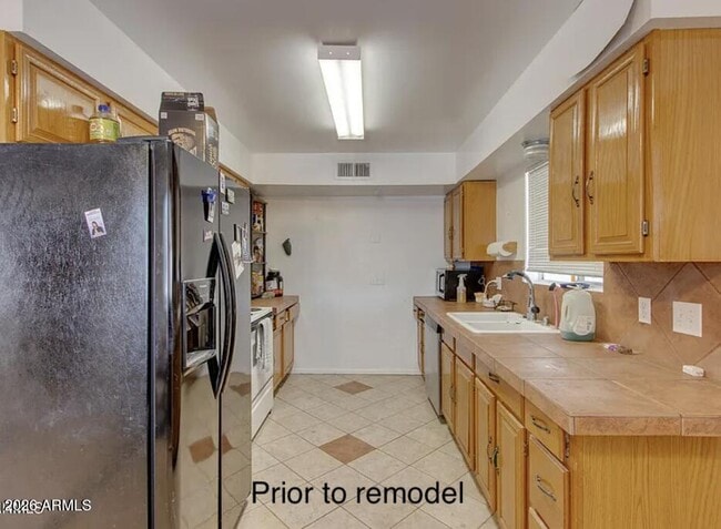 Photo - 847 W 10th St