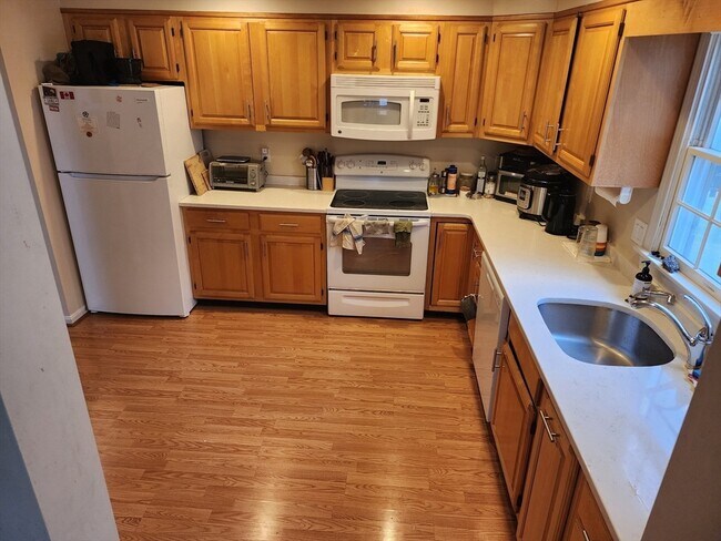 801 Manor Ter