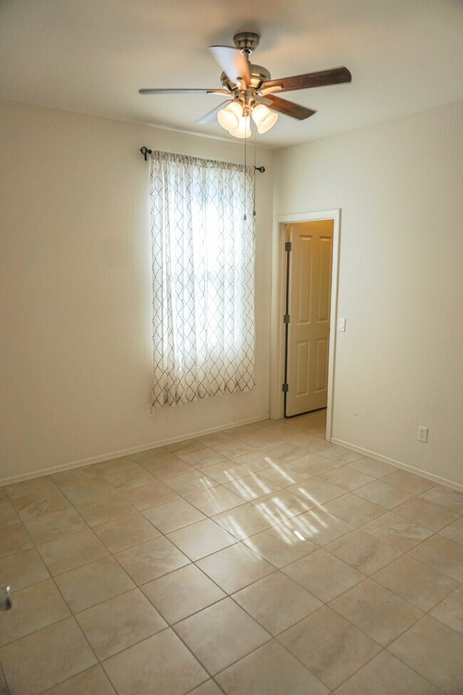Photo - "Charming 3-Bed Oasis with Modern Comfort ...