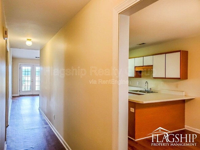Photo - 5160 Deveron St