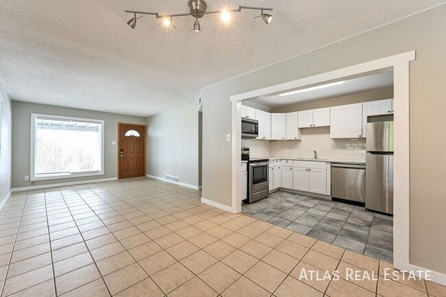 Photo - 916 Victor St