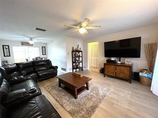 Photo - 1595 Idle Dr NE