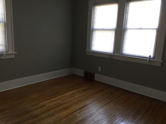 Photo - 837 Kern St