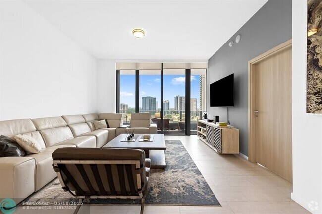 Building Photo - 1000 Brickell Plaza Unit 1810 Rental