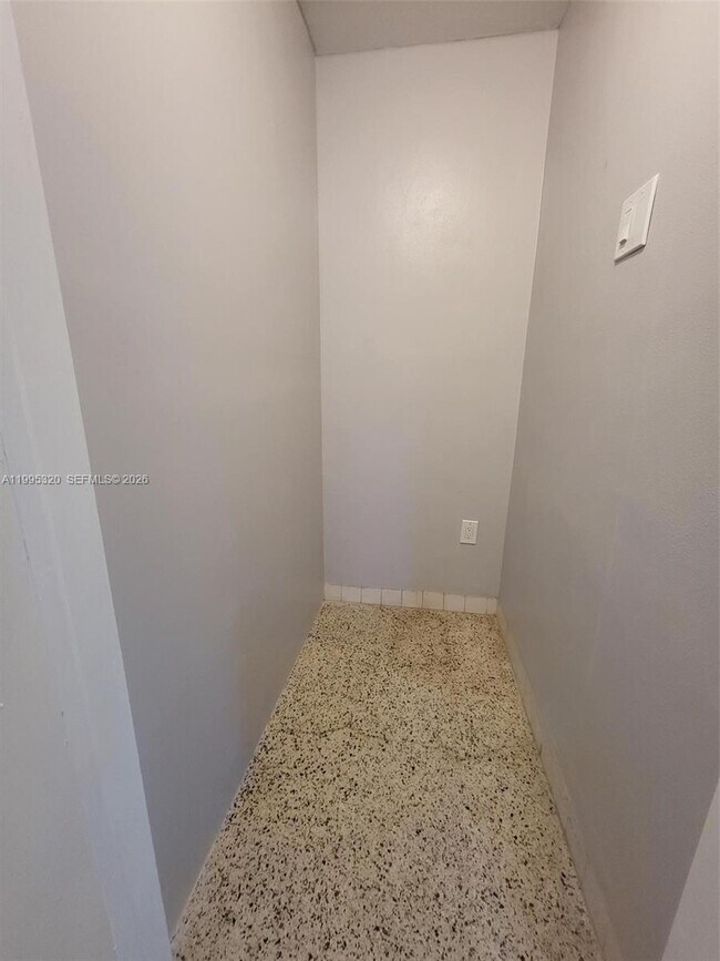 Photo - 200 SE 3rd St Unit 2