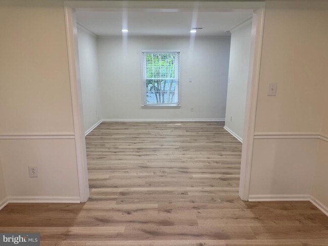 Building Photo - 5230 Lonsdale Dr