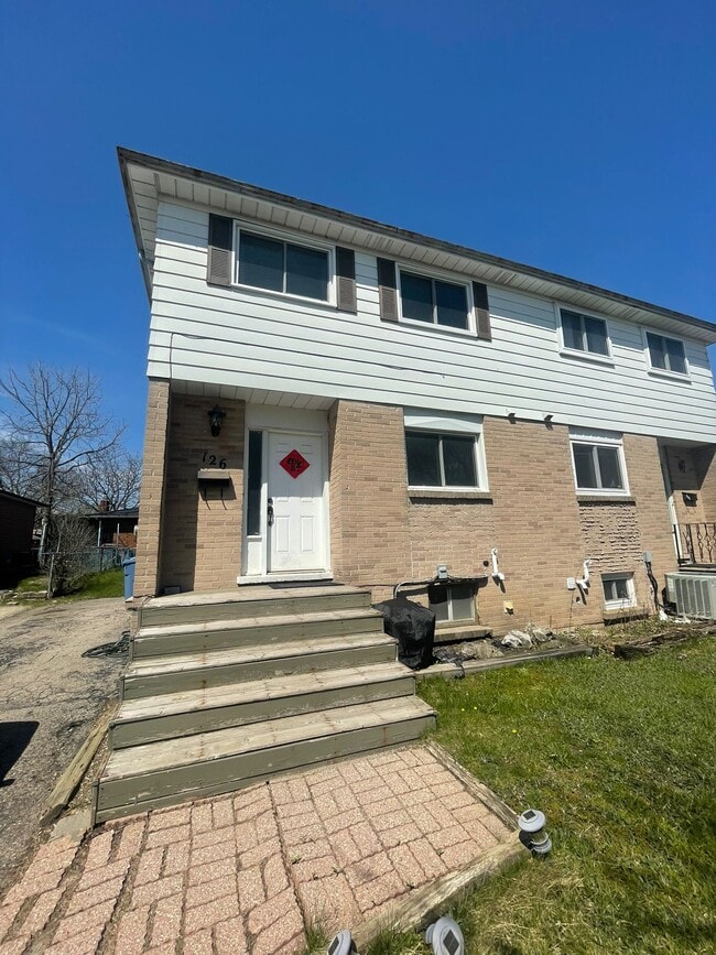 Building Photo - 126 Conroy Cres