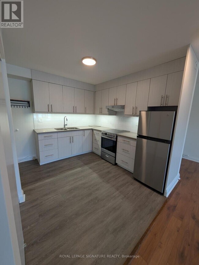 Photo - 2798 Lake Shore Blvd W