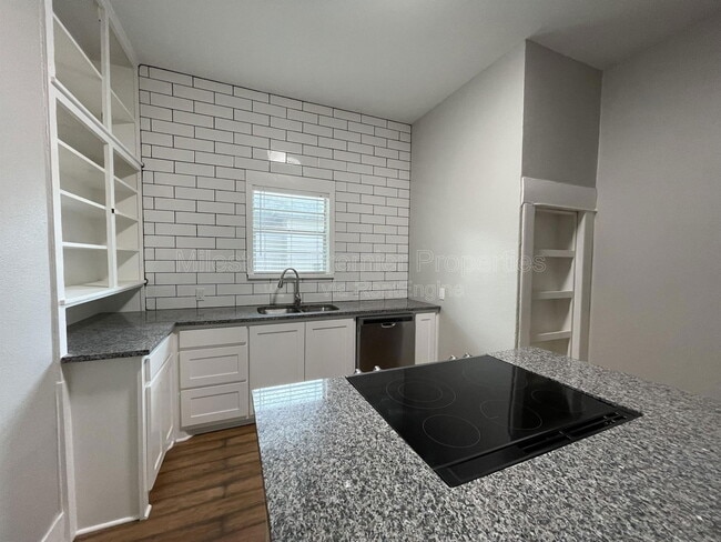 Photo - 721 W Monterey St