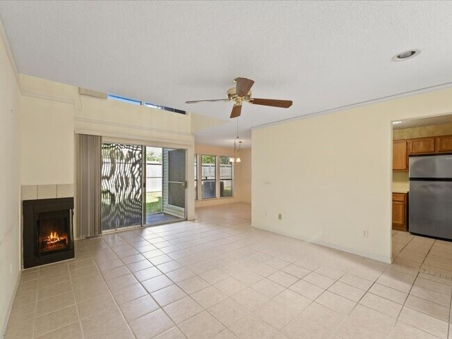 Photo - 3317 Golden Trails Dr Unidad 807