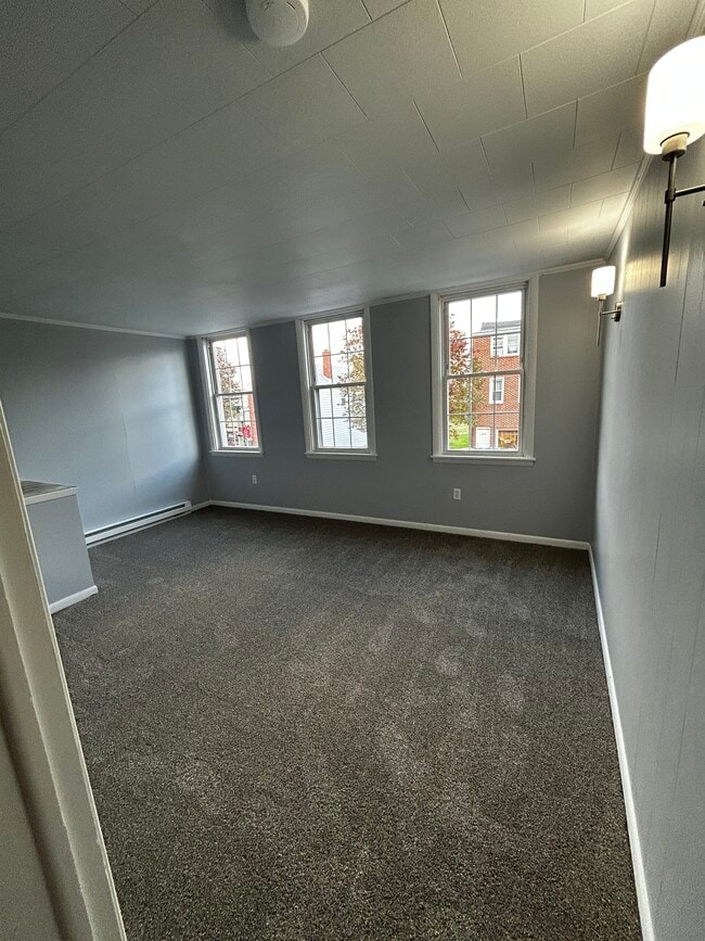 Building Photo - 114 N Washington St Unit A Rental