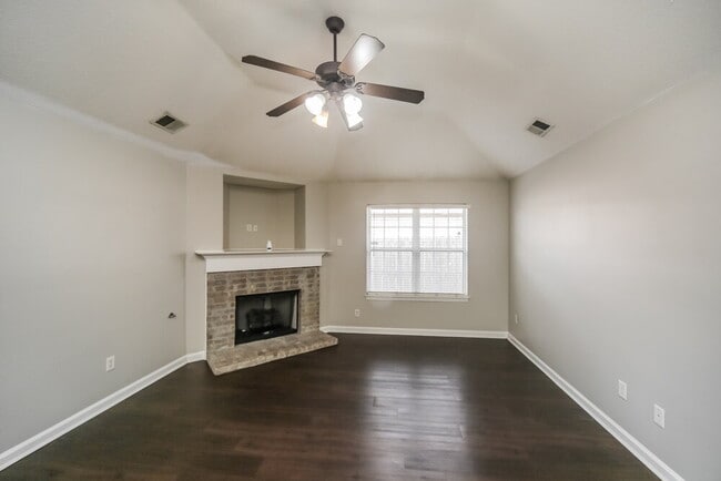 Photo - 1719 Brentford Cove