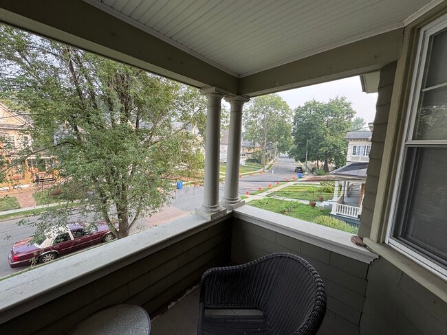 Photo - 191 Oxford St Unit 2 Bedroom West End