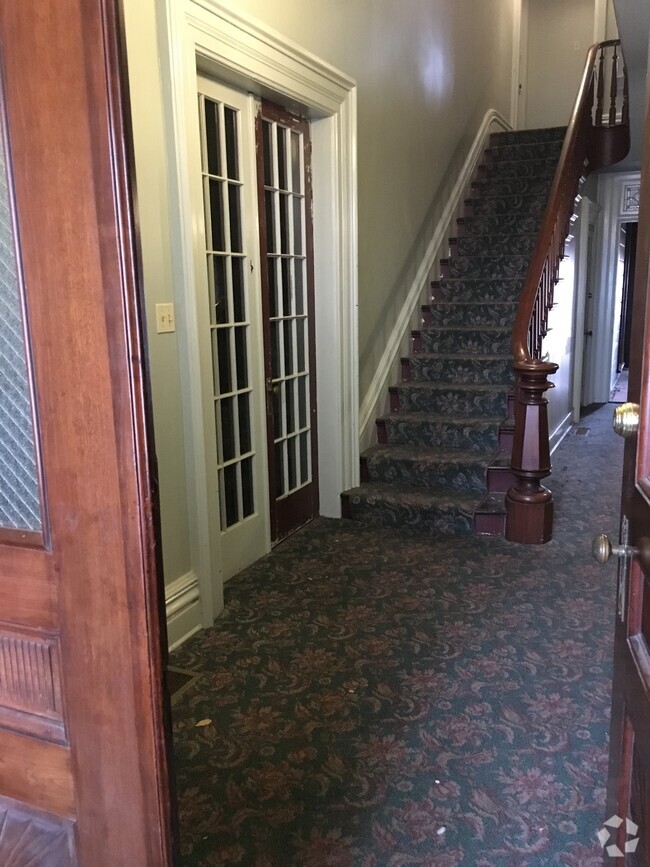 Building Photo - 918 W 4th St Unit 1W Rental