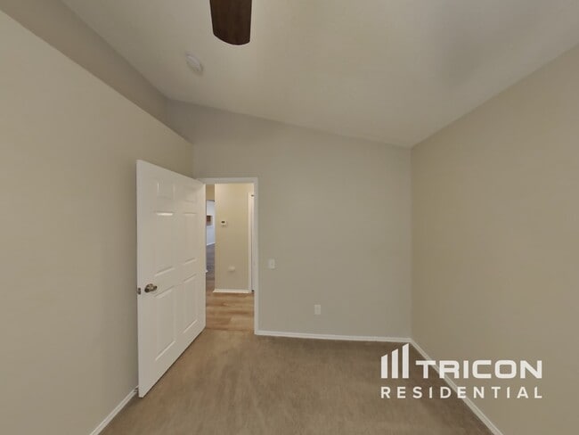 Photo - 2628 Dahlia Dr