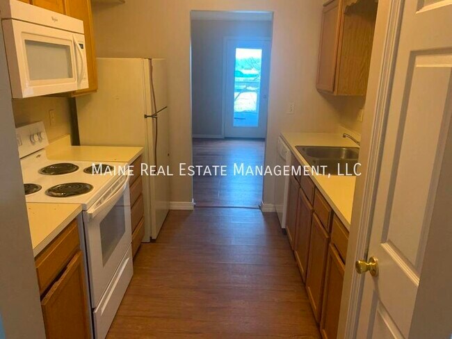 Photo - 411 Old County Rd Unit Apt. 6