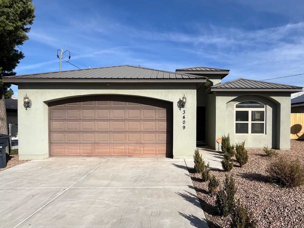 Lovely 3 Bedroom 2 Bathroom Home In NE ABQ! - Lovely 3 Bedroom 2 Bathroom Home In NE ABQ!