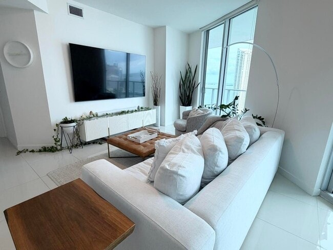 Photo - 300 S Biscayne Blvd Unit T-2208