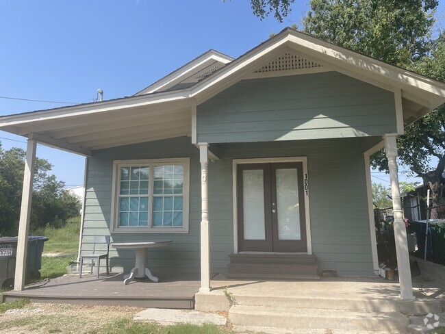 Building Photo - 1001 Capitol Ave Rental