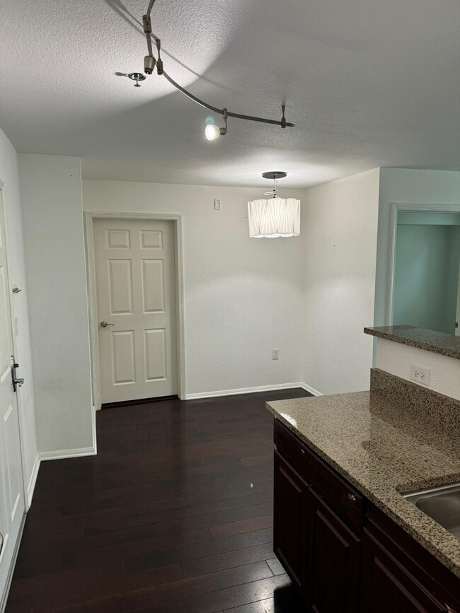 Área de desayuno - 1970 Columbia St Unidad 309