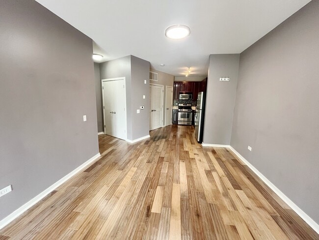 Photo - 1075 W Roosevelt Rd Unit 303