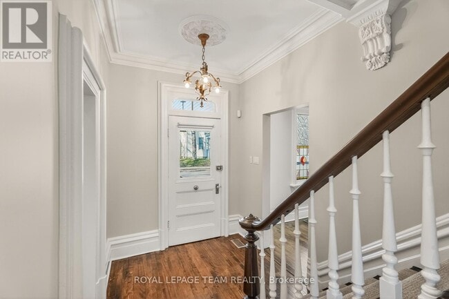 Photo - 105 Crichton St