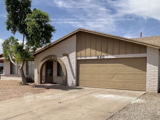 Building Photo - 940 S Fontana