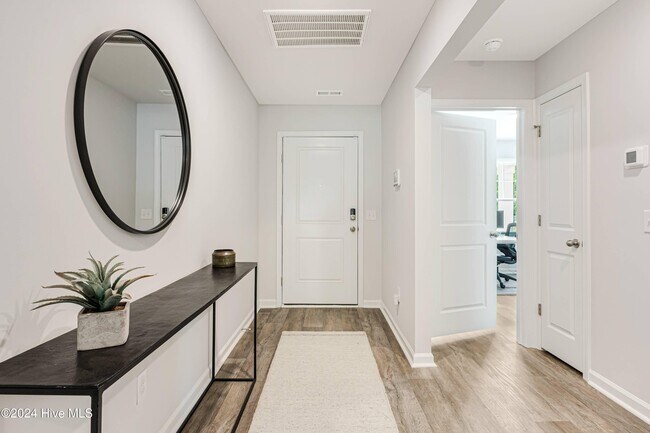 Photo - 107 Little Doe Pl
