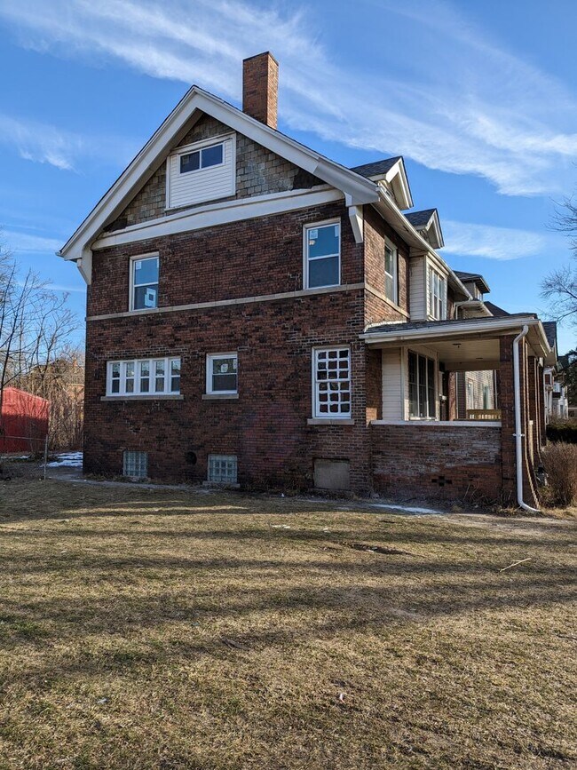 Photo - 73 Woodland St
