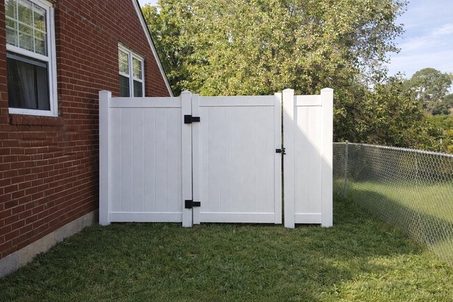 Photo - 734 Burgess Ave