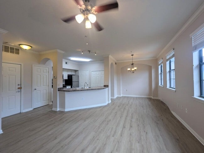 Spacious Updated 1x1 806 square feet! Top... - Spacious Updated 1x1  806 square feet! Top... Condo
