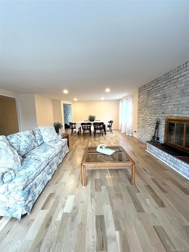 Photo - 25 Squires Ave