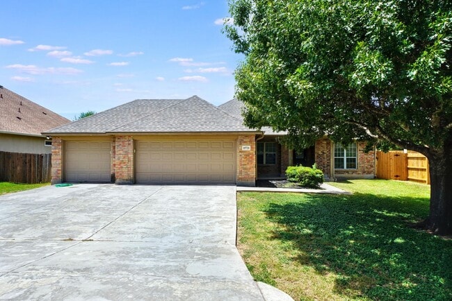 Building Photo - Stunning 4-Bedroom Home in Live Oak Hills,...