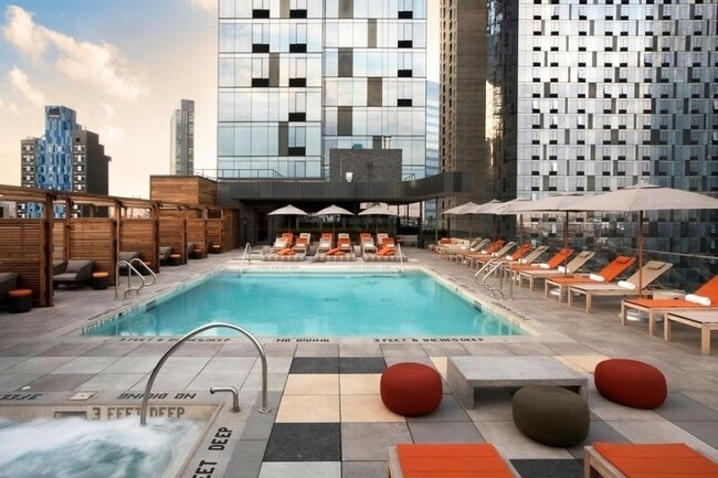 Building Photo - 2 bedroom in Long Island City NY 11101 Unit 1512 Rental