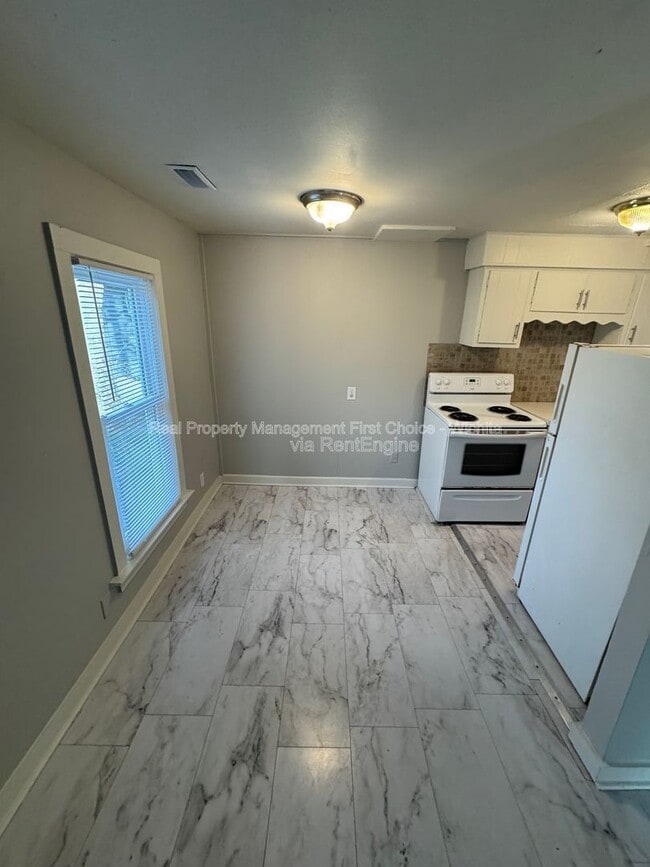 Photo - 328 N Volutsia